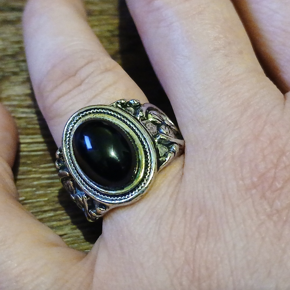 Ring‎ - Picture 2 of 4